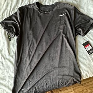 Men’s Nike dry fit shirt. (NWT)